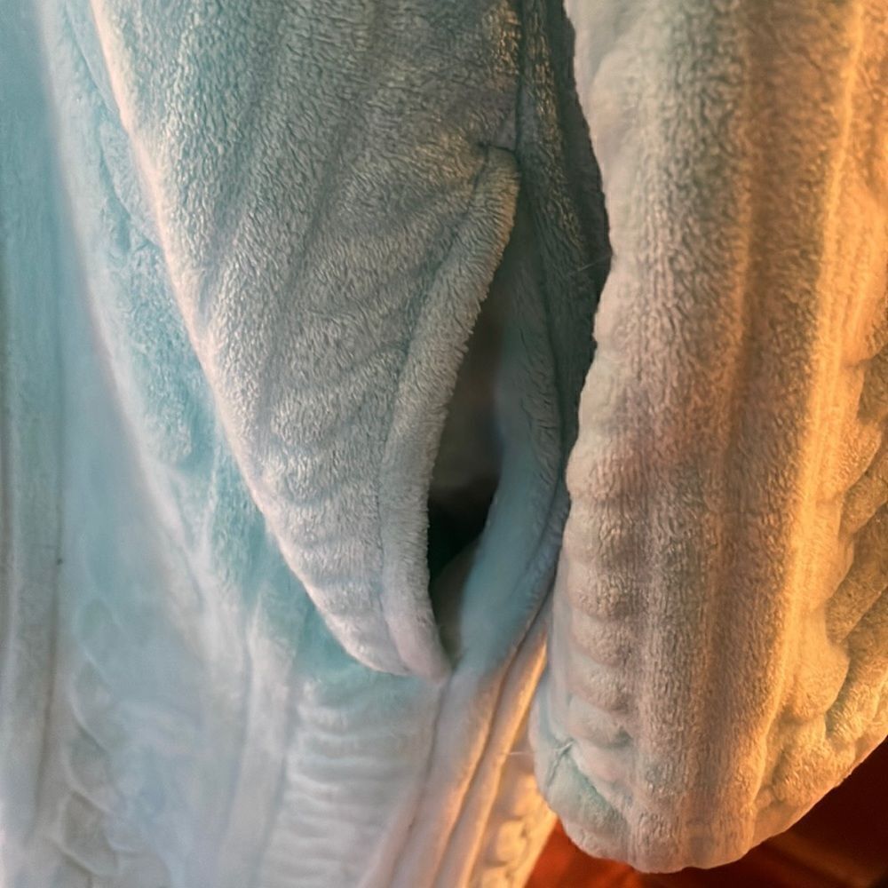 Karen Neuburger Embossed Zip-Front Robe - S - Picture 5 of 7